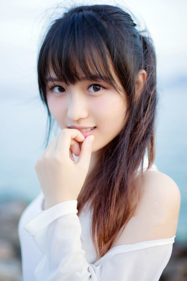 我喊他，没人应。只我一人，站在荒郊野地里。